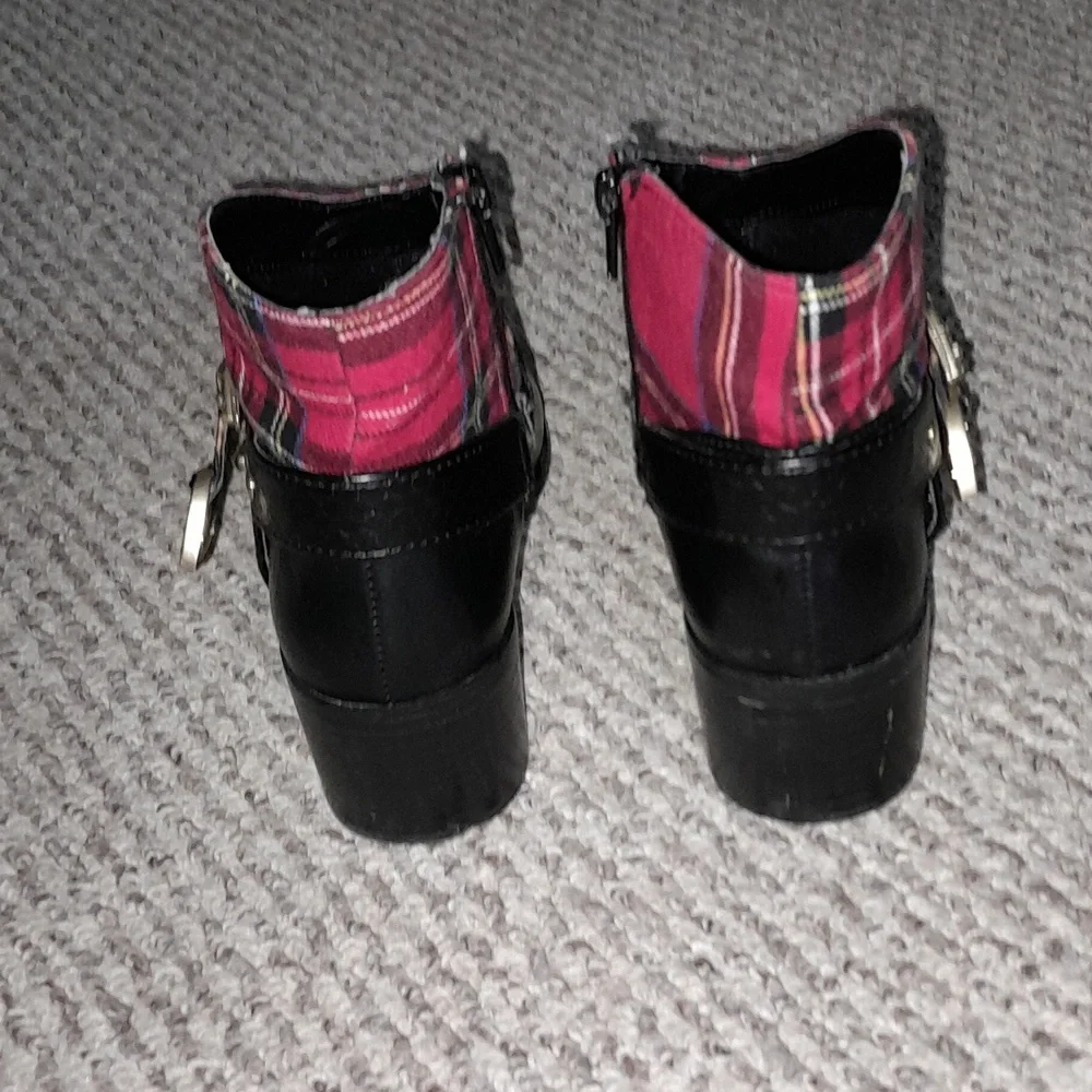 Betsey Johnson - Picture 5 of 9